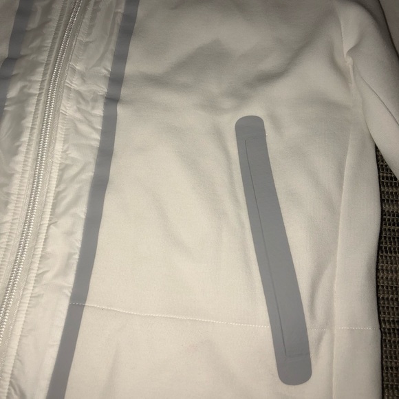 Nike too - Picture 2 of 3